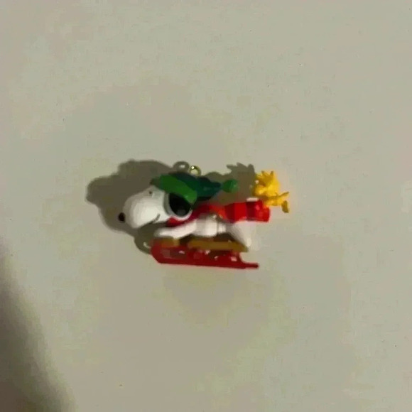 Hallmark Keepsake Winter Fun with Snoopy Ornament - Picture 2 of 3